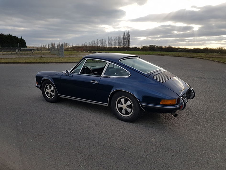 Time warp Porsche 911 2.2E for sale